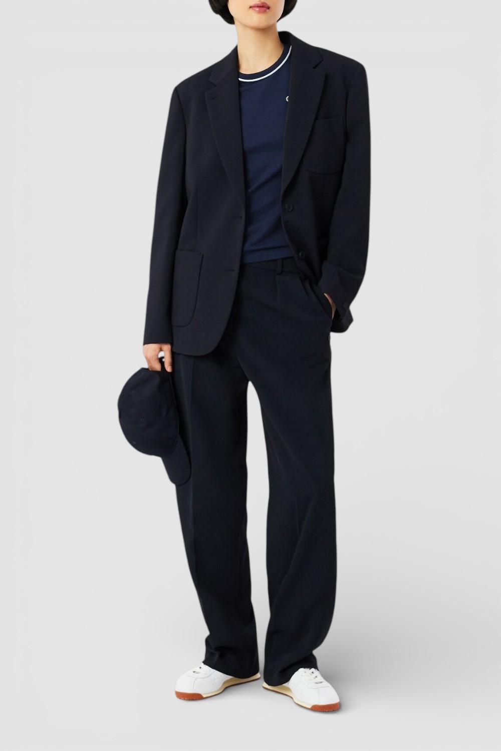 תמונת כל הלוק של חולצת טי סלים